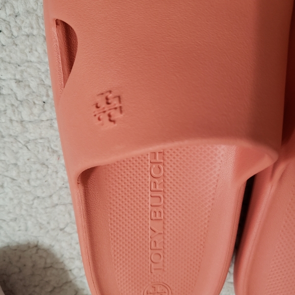 Tory Burch Logo Shower Slides - Picture 5 of 7